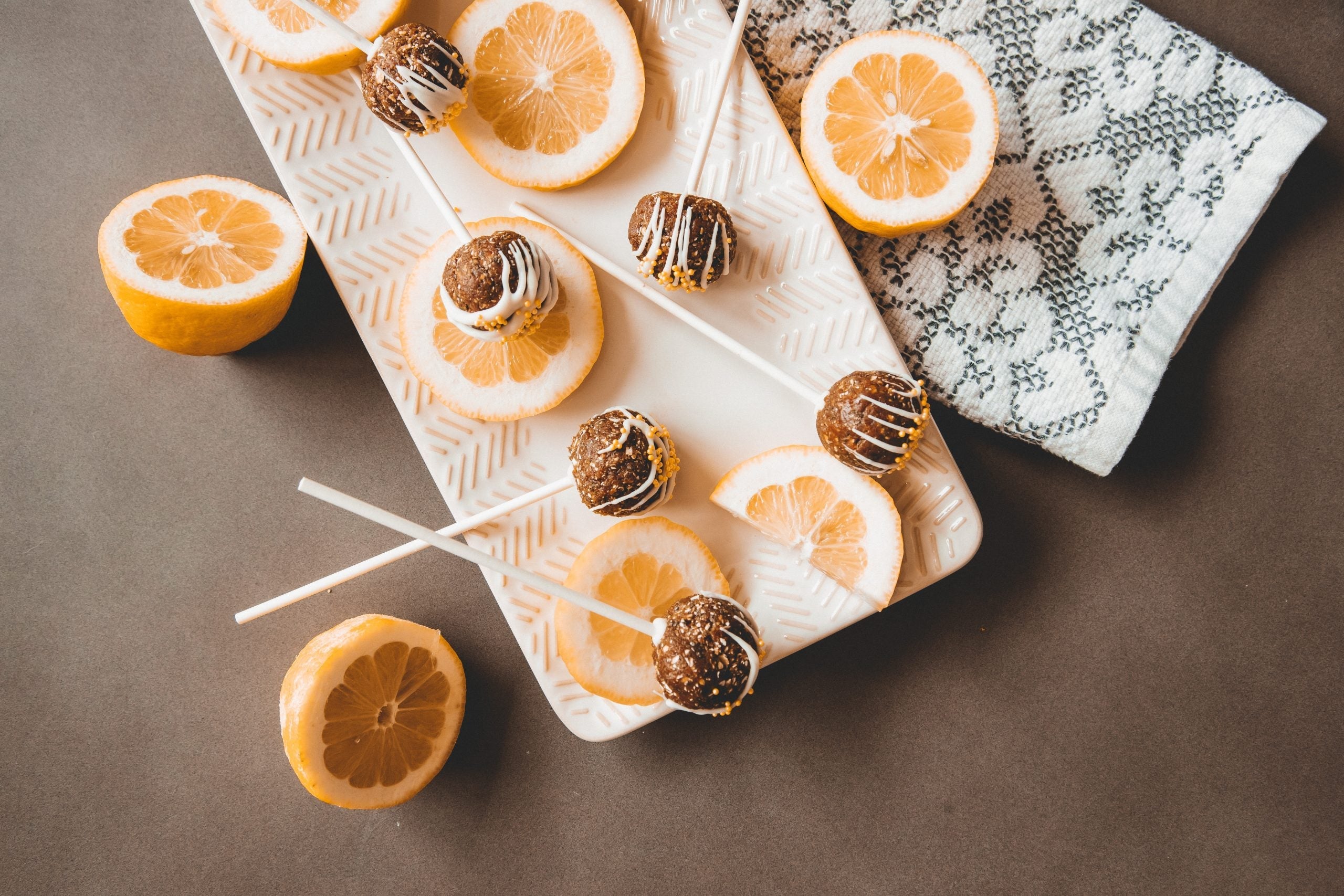 No Bake Lemon Cake Pops